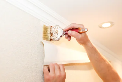 Pose de papier peint à Plouénan — revêtements muraux et toiles de verre